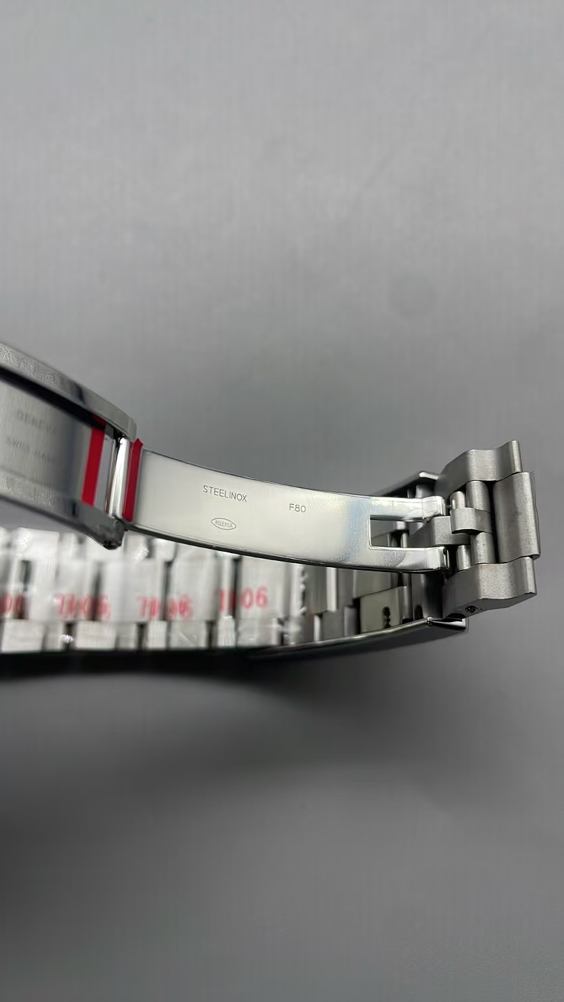 VSF Submariner 126610LN detail 5
